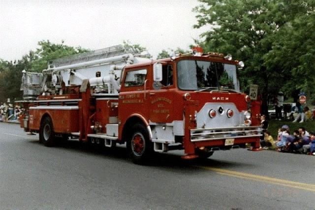 Ladder 1615 - 1975 Mack Aerialscope